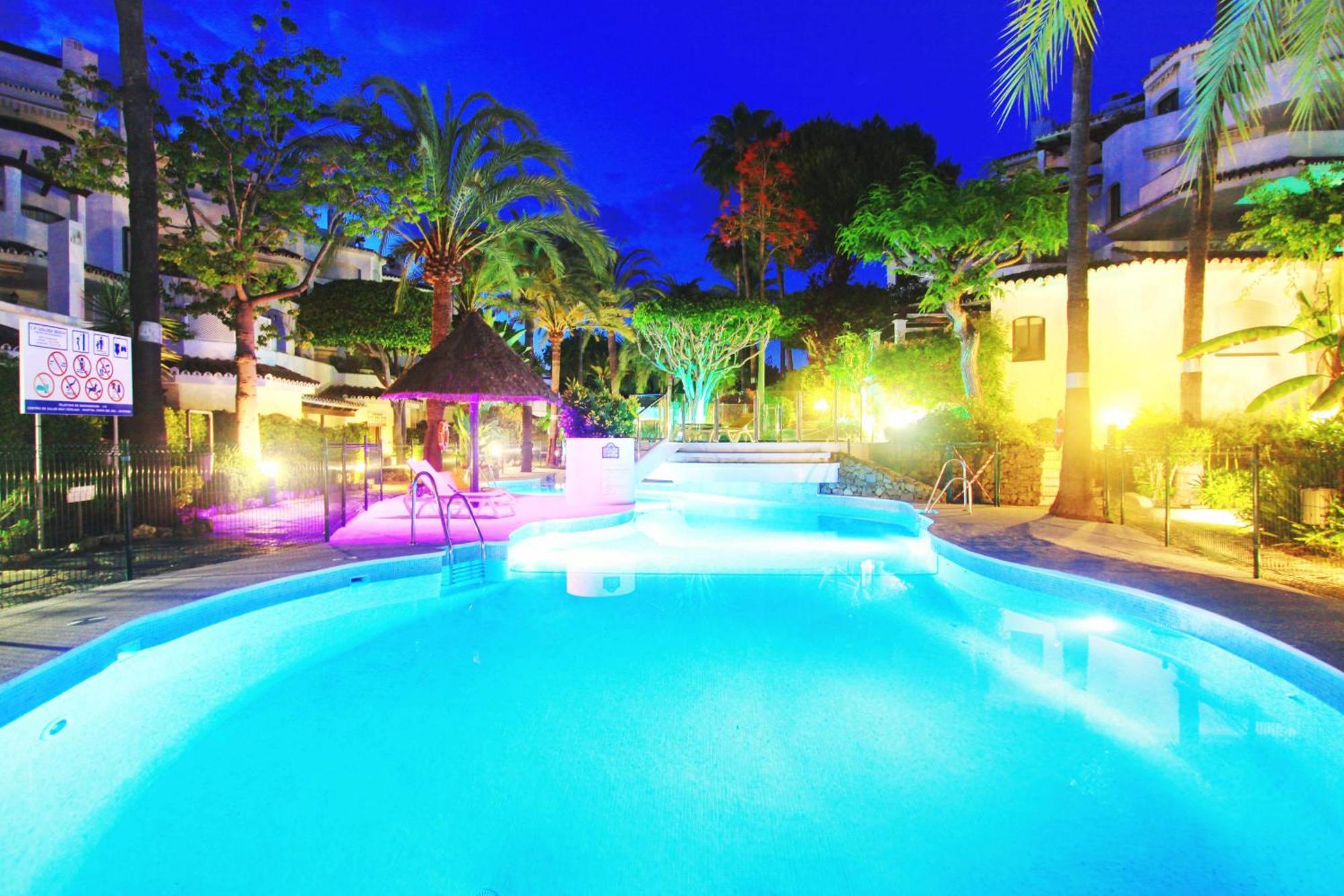 Apartment 1080 Beachfront Penthouse 3 Floors Jacuzzi 2 Pools Wifi Roof Terrace