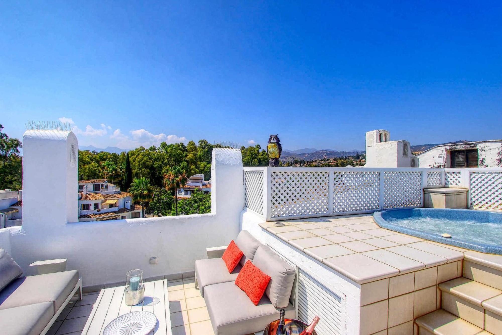 1080 Beachfront Penthouse 3 Floors Jacuzzi 2 Pools Wifi Roof Terrace * Marbella
