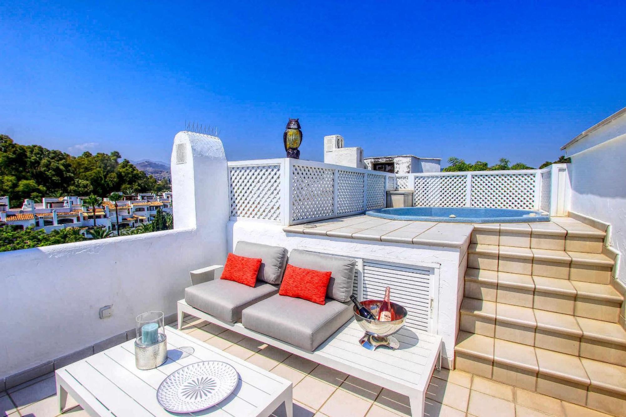 1080 Beachfront Penthouse 3 Floors Jacuzzi 2 Pools Wifi Roof Terrace Apartment Marbella