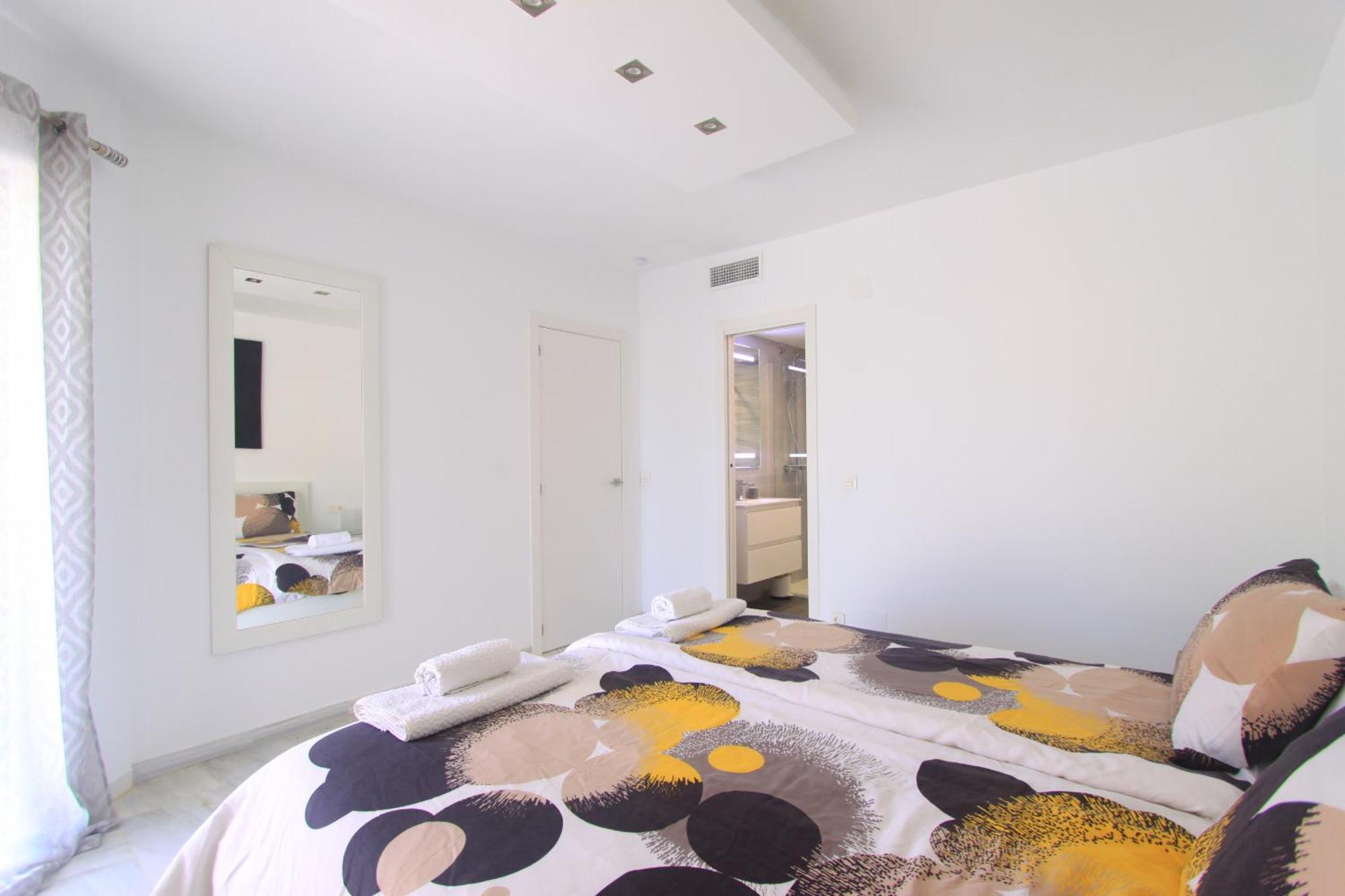 1080 Beachfront Penthouse 3 Floors Jacuzzi 2 Pools Wifi Roof Terrace Apartment Marbella