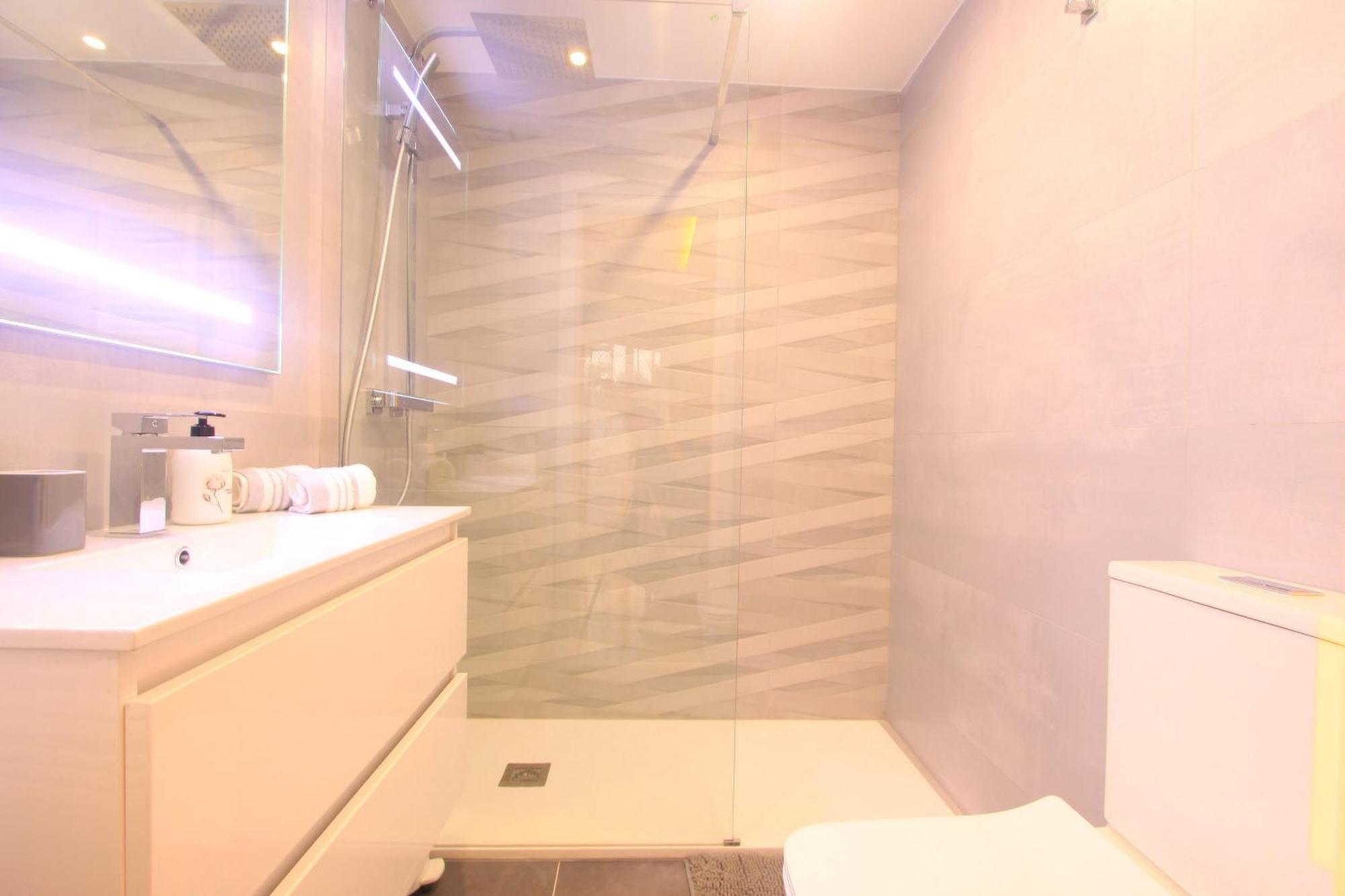 Apartment 1080 Beachfront Penthouse 3 Floors Jacuzzi 2 Pools Wifi Roof Terrace *
