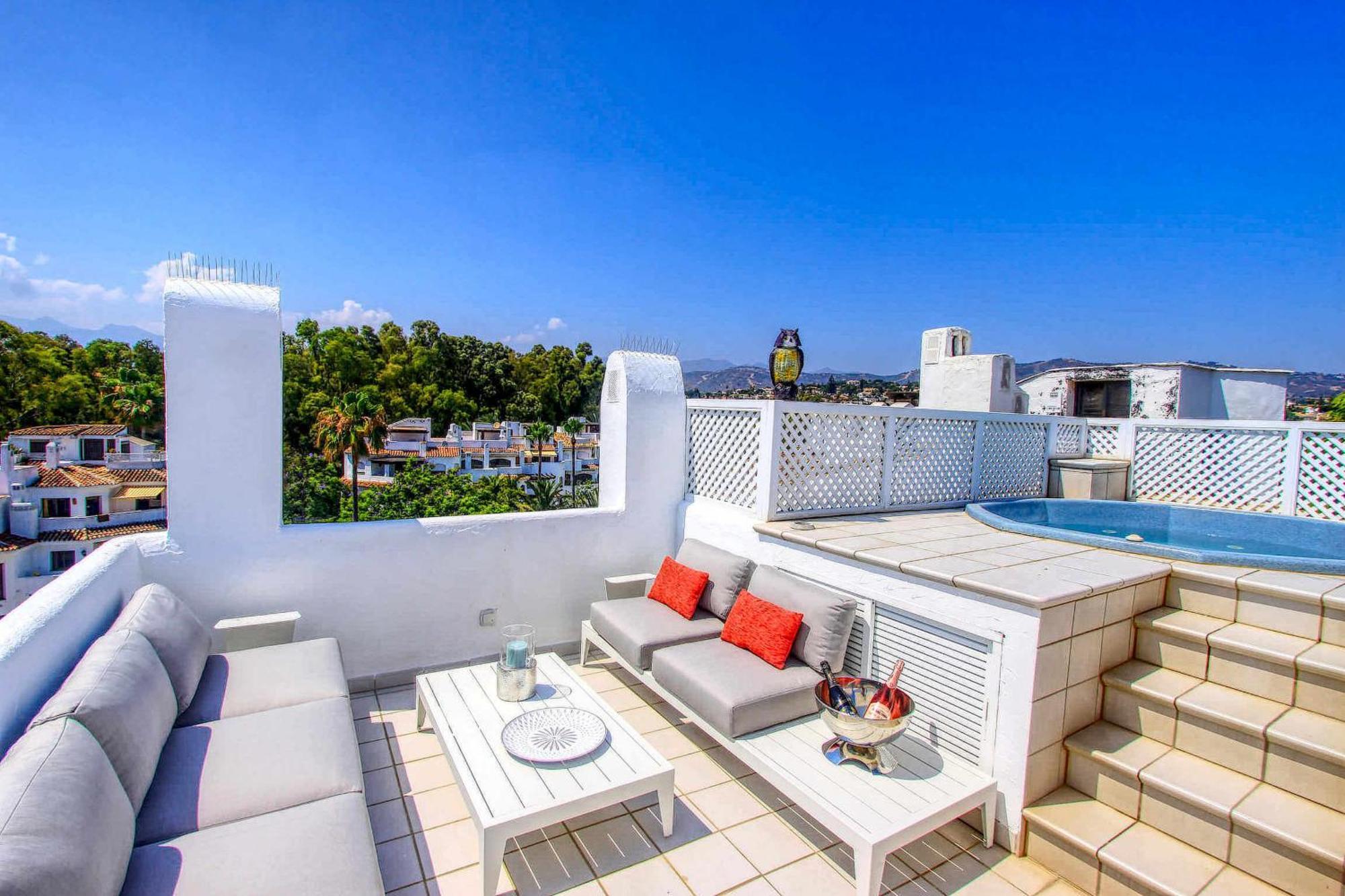 Apartment 1080 Beachfront Penthouse 3 Floors Jacuzzi 2 Pools Wifi Roof Terrace Marbella