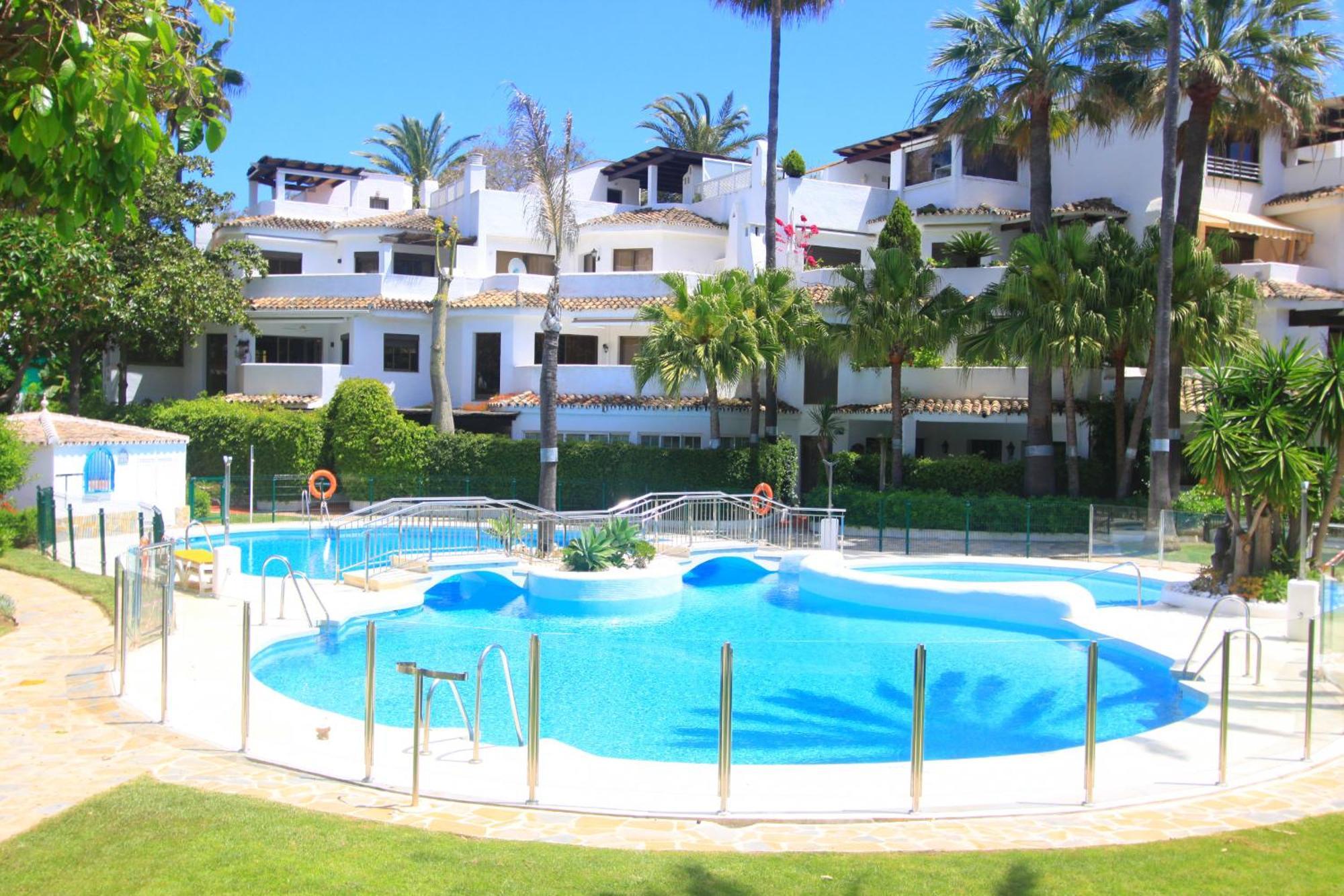 Apartment 1080 Beachfront Penthouse 3 Floors Jacuzzi 2 Pools Wifi Roof Terrace *