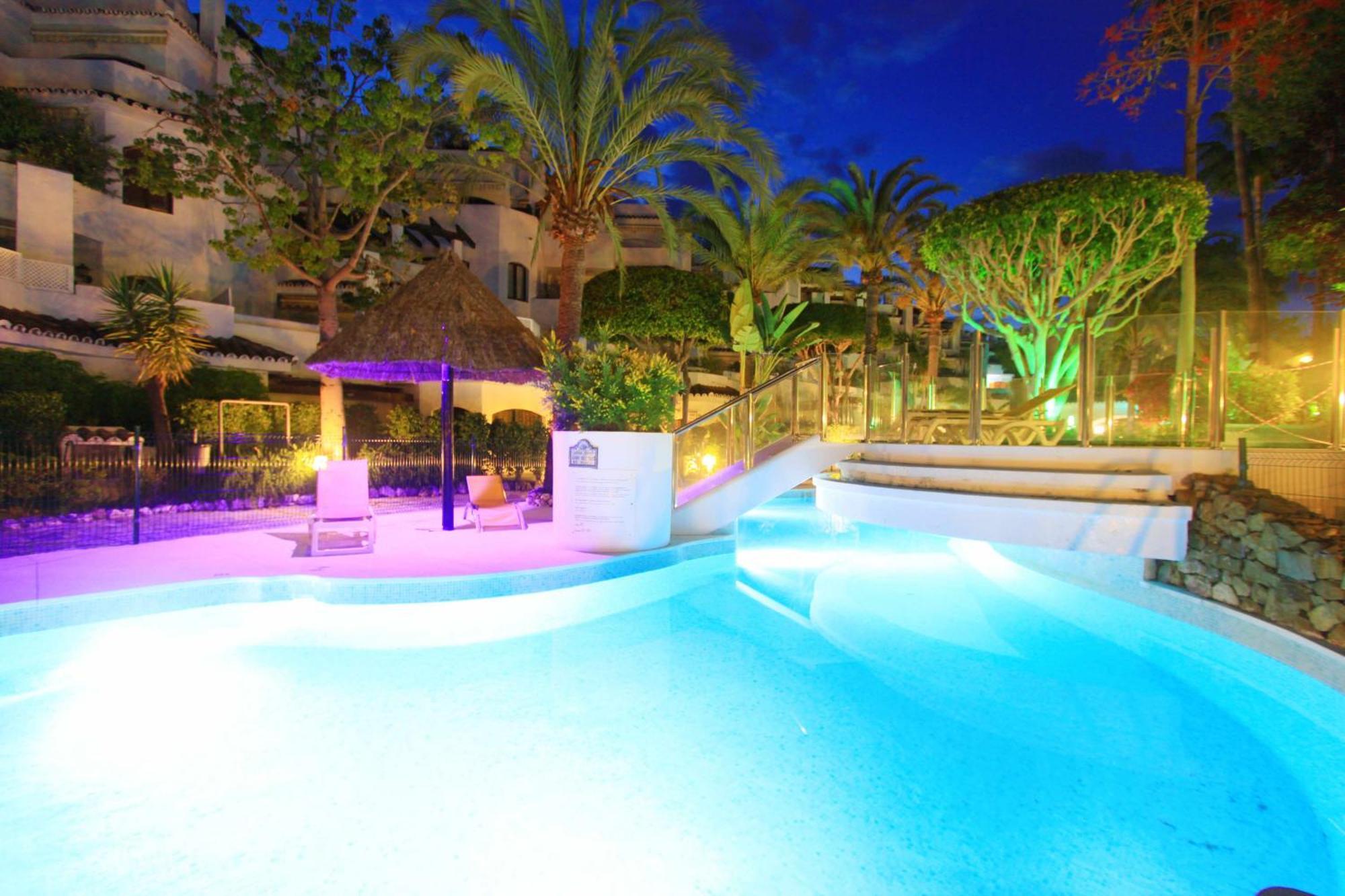 1080 Beachfront Penthouse 3 Floors Jacuzzi 2 Pools Wifi Roof Terrace Apartment Marbella